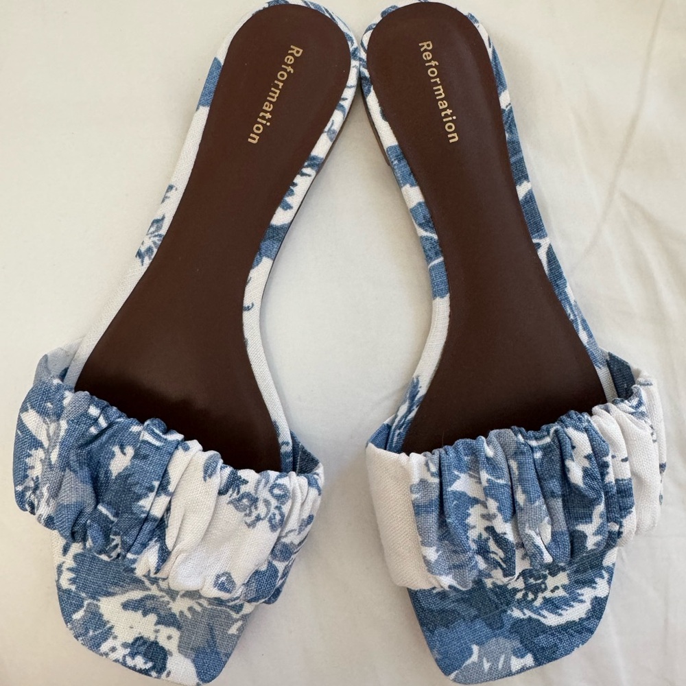 Never Worn Reformation Marcella Ruched Flat Slides Sandals Blue White Toile